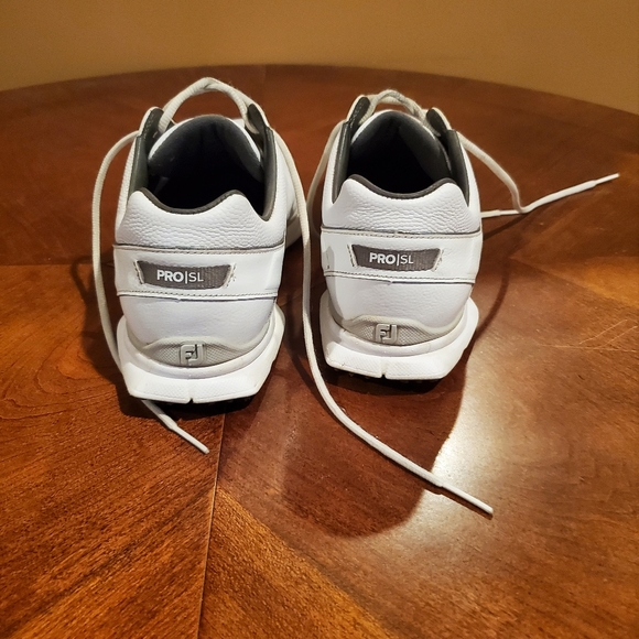 Footjoy myjoys pro SL spikeless golf shoes. White. 10.5 wide. Great condition - Picture 4 of 5